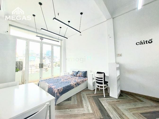Hình ảnh CHDV cao cấp - cửa sổ ban công thoáng Q1