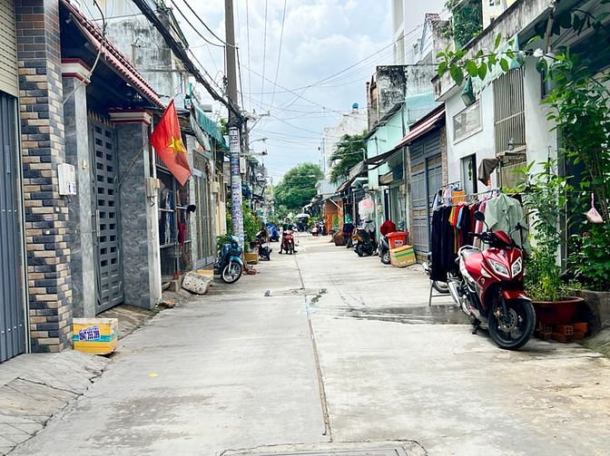 Hình ảnh Bán Nhà Mới Xây Đúc 4.5 Tấm Đường Bình Trị Đông