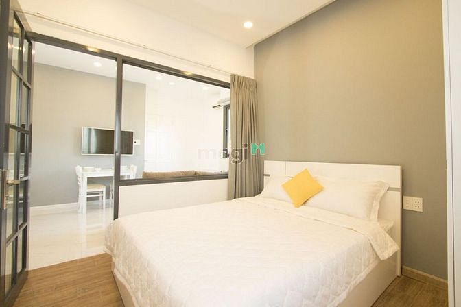 Hình ảnh Phạm Thế Hiển dưới cầu Nguyễn Văn Cừ, Qua Quận 1 5phút