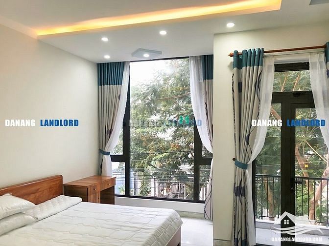 Hình ảnh Nhà 4 phòng ngủ, gần biển Mỹ Khê - B276