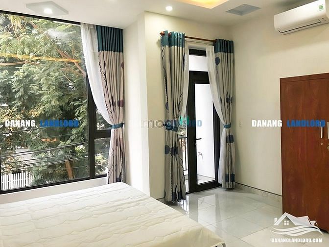Hình ảnh Nhà 4 phòng ngủ, gần biển Mỹ Khê - B276