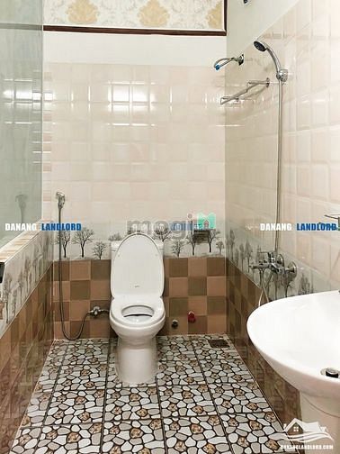 Hình ảnh Nhà 4 phòng ngủ, gần biển Mỹ Khê - B276
