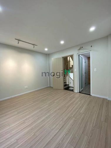 Hình ảnh Chính chủ cần ra đi căn nhà giá tốt - hẻm xe hơi 6m - ra mặt tiền 20m