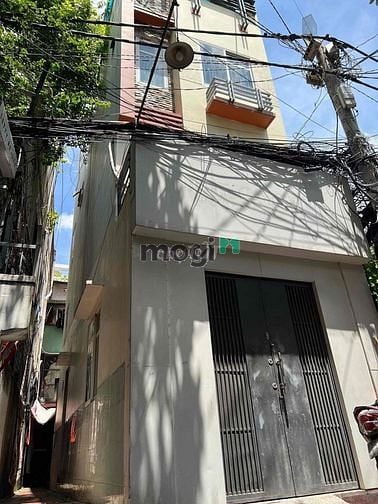 Hình ảnh Nhà hẻm Lê Thị Riêng trung tâm quận 1