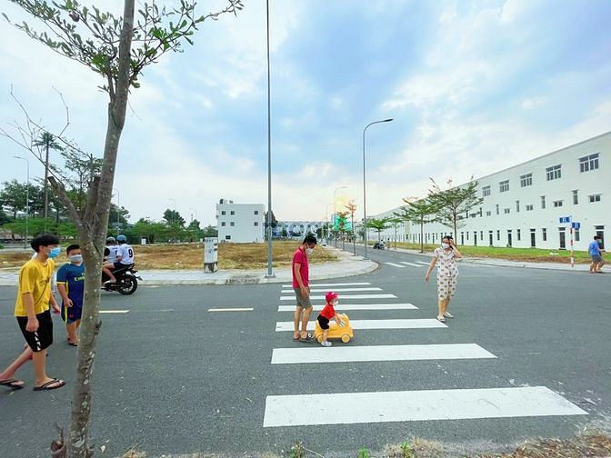 Hình ảnh 4 lô đất thổ cư 100% mặt tiền chợ trung tâm TP. Dĩ An. Đã có sổ