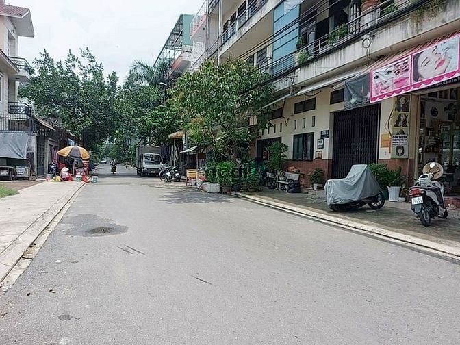 Hình ảnh 😱😱Lô đát khủng tân kỳ tân quý 100M2 ngang 5 bề thế