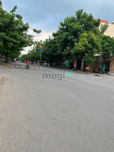 Hình ảnh Vỡ nợ cần bán lô đất đường Số 2, Trường Thọ, Thủ Đức. Dt 80m2. Có sổ.