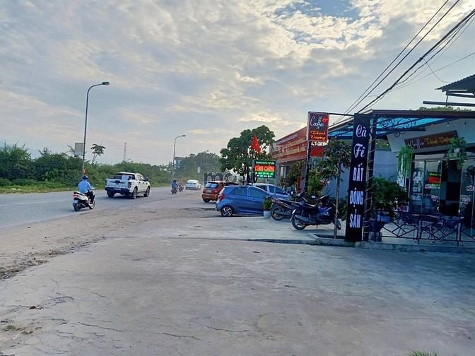 Hình ảnh Bán đất mặt đường ck2 - phân lô vỉa hè - đường 15m - ô tô tránh -