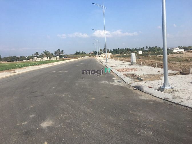 Hình ảnh Kẹt tiền cần bán gấp lô đất 100m2 thuộc TDC Phan Đăng lưu khu mới.