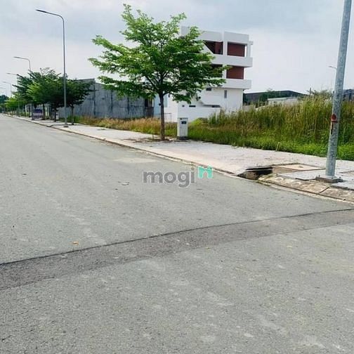 Hình ảnh Người quen cần bán gâp đất đường tên lửa ,cách eaon bình tân 700m SHR