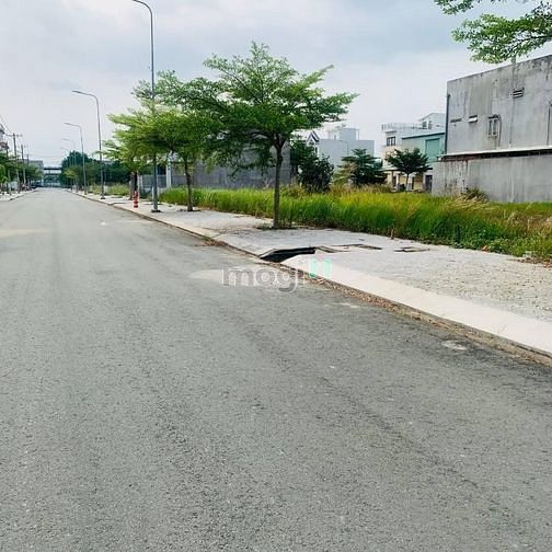 Hình ảnh Người quen cần bán gâp đất đường tên lửa ,cách eaon bình tân 700m SHR