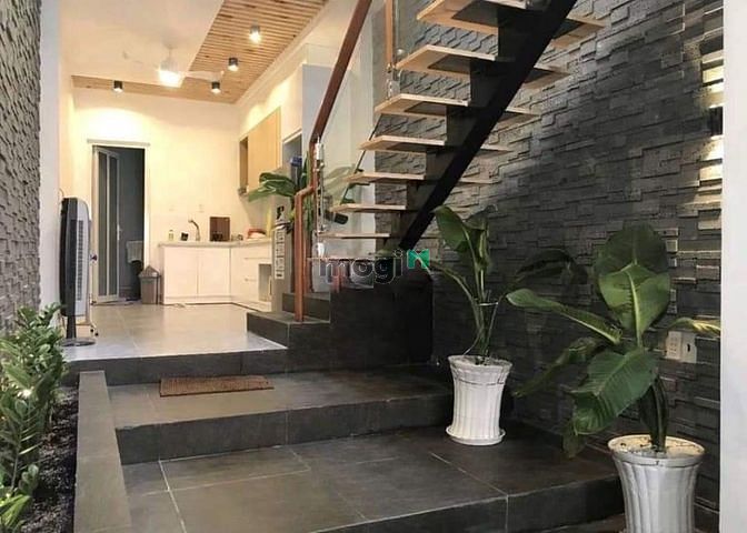 Hình ảnh cho thuê nhà mới 386C Lê Văn Sỹ, phường 14, quận 3.