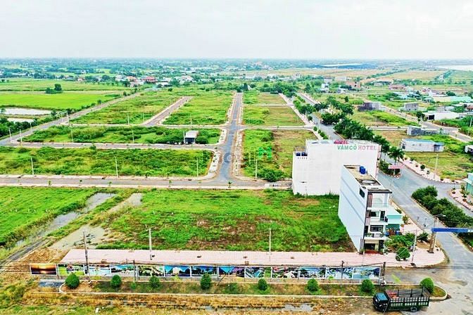 Hình ảnh Bán đất mặt tiền quốc lộ 50 SHR hỗ trợ trã góp