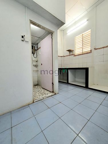Hình ảnh Nhà căn góc, hẻm xe tải, gần chợ Hoàng Hoa Thám Tân Bình
