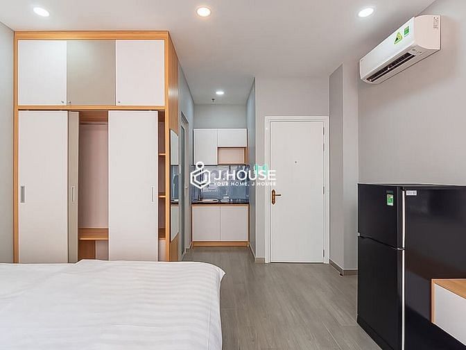 Hình ảnh Cho thuê CHDV ngay sân bay ban công riêng thoáng mát
