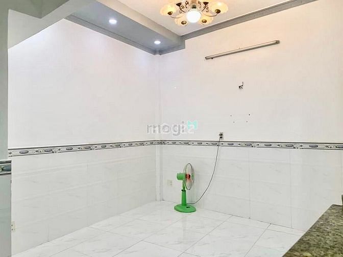 Hình ảnh cần bán nhà 1/ đối diện chợ hạnh đông tây