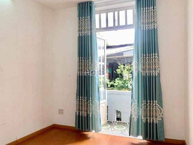 Hình ảnh cần bán nhà 1/ đối diện chợ hạnh đông tây