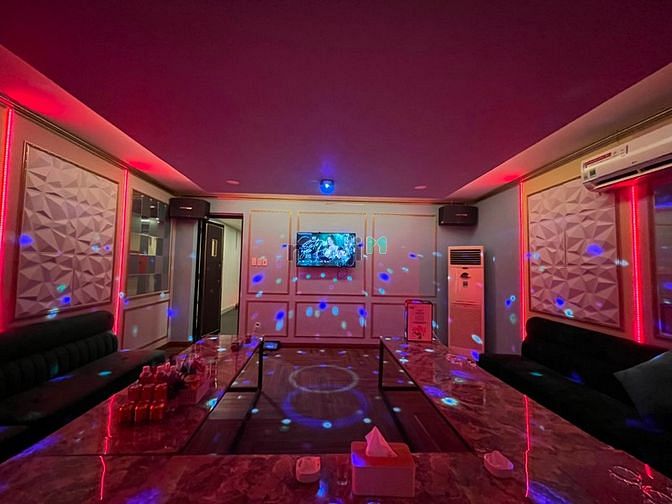 Hình ảnh [Cho Thuê - Sang Quán Karaoke 7 Lầu 200Tr Q1