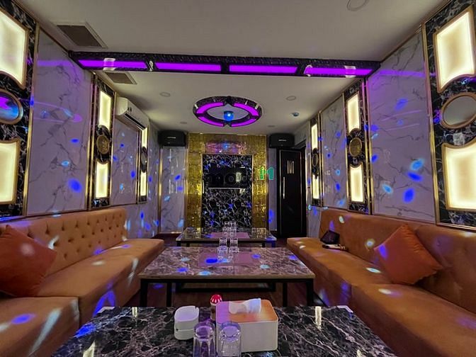 Hình ảnh [Cho Thuê - Sang Quán Karaoke 7 Lầu 200Tr Q1