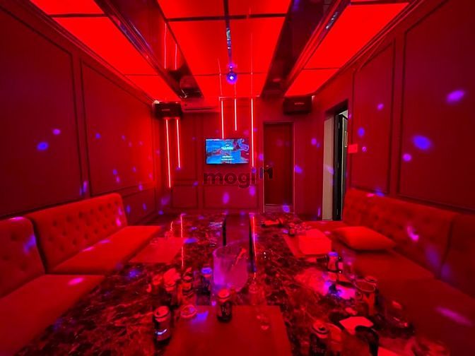 Hình ảnh [Cho Thuê - Sang Quán Karaoke 7 Lầu 200Tr Q1