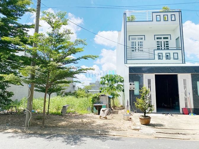 Hình ảnh Chủ cần bán gấp 2 nền đất 10x21m xã phạm văn hai Bình Chánh