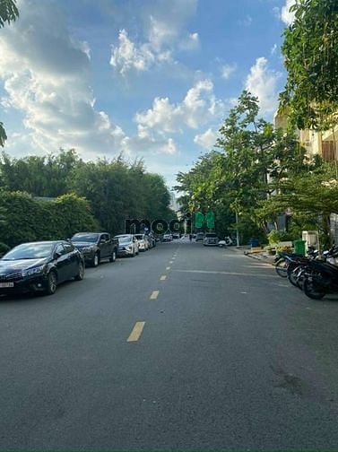 Hình ảnh Đất góc 2 MT đường Nguyễn Văn Hưởng - THẢO ĐIỀN. DT: 506M2 (20 X 25M)