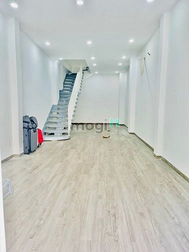 Hình ảnh Cho thuê 4 lầu sàn SUỐT mt Q3 GIÁ RẺ
