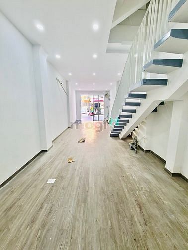 Hình ảnh Cho thuê 4 lầu sàn SUỐT mt Q3 GIÁ RẺ