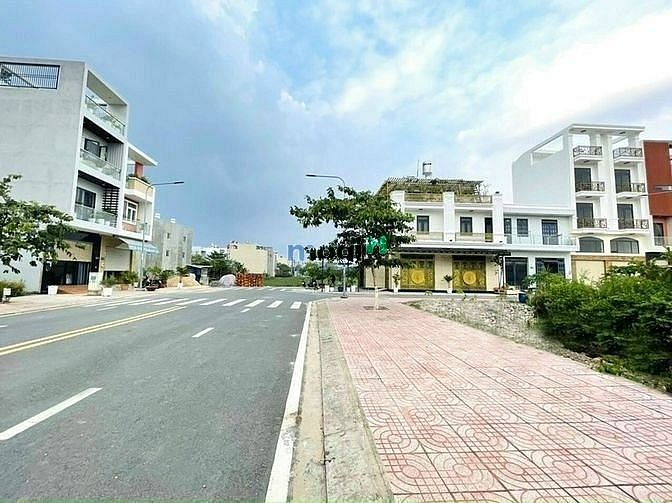 Hình ảnh Đất 100% thổ cư, 100m2, Giá 1ty325, sổ riêng, KDC Tên Lửa, Bình Tân