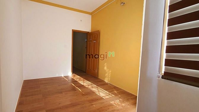 Hình ảnh Nhà 1 sẹc hẻm ba gác 2,5m đg Nguyễn Kiệm, SHR
