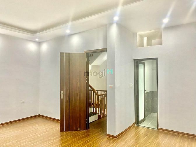 Hình ảnh Nhà phố Lạc Long Quân 34m2 5 tầng lô góc mt 5m giá chỉ 4,8 tỷ