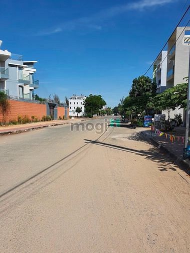 Hình ảnh Sang gấp đất đường Lê Văn Thịnh, Quận 2, sổ riêng, 2tỷ150/86m2, gần cv