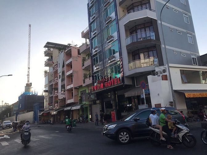 Hình ảnh Cần bán nhà mặt tiền đường Cô Giang Q1