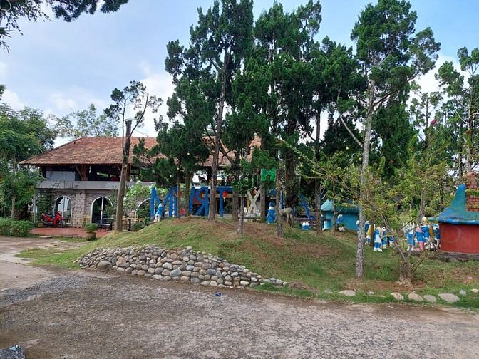 Hình ảnh View hồ bơi khu đất nền KDC Lâm Hà