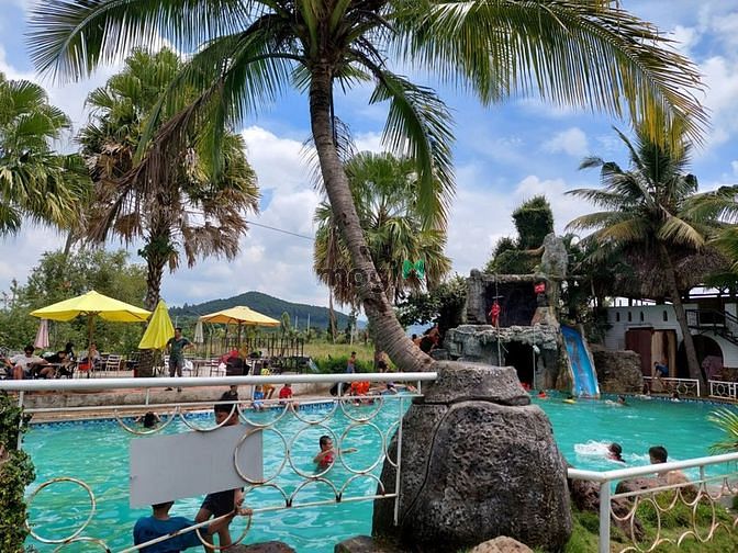 Hình ảnh View hồ bơi khu đất nền KDC Lâm Hà