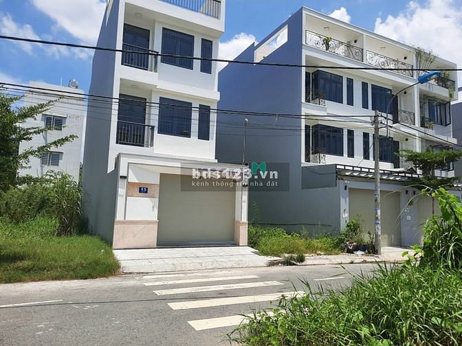 Hình ảnh Bán đất thổ cư 90m2 Phạm Hữu Lầu, Quận 7, giá 2tỷ900, sổ hồng riêng.