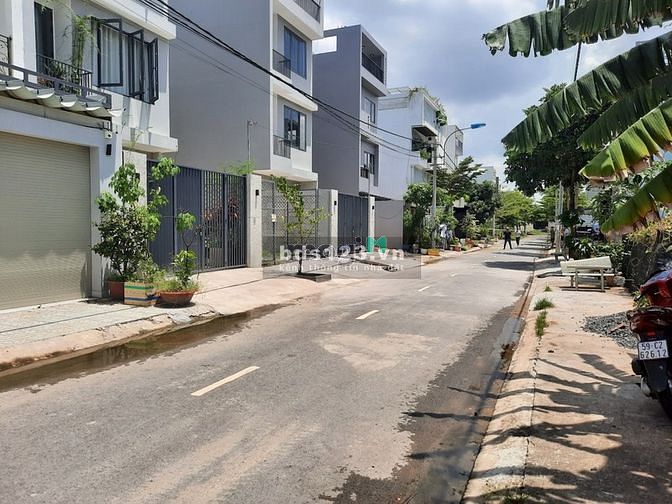 Hình ảnh Bán đất thổ cư 90m2 Phạm Hữu Lầu, Quận 7, giá 2tỷ900, sổ hồng riêng.
