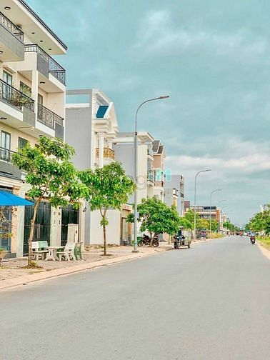 Hình ảnh Gấp gấp cần bán gấp lô đất 114m2 để trả nợ  do thua độ đá banh