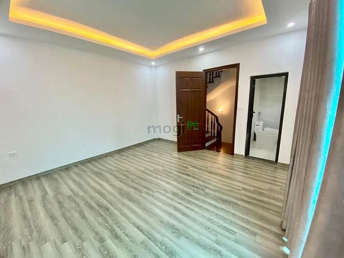 Hình ảnh Bán Nhà Phố Trạm Long Biên 31m2, 5 Tầng Chỉ 5 Tỷ.