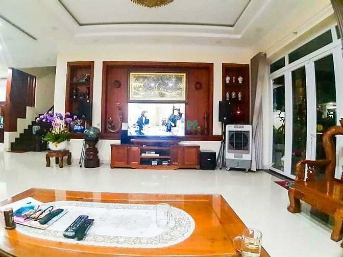 Hình ảnh Bán Biệt Thự Sân vườn khu vực Núi Thành. DT: 12x28 nhà đẹp.