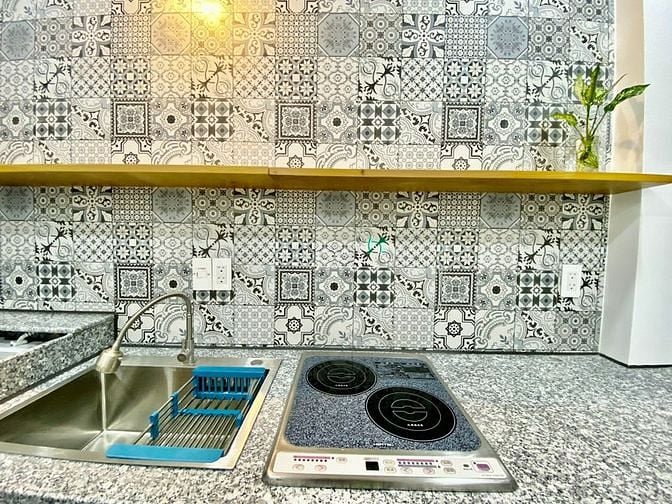 Hình ảnh Ban công LỚN, máy giặt RIÊNG, nội thất sang trọng gần cầu Sài Gòn