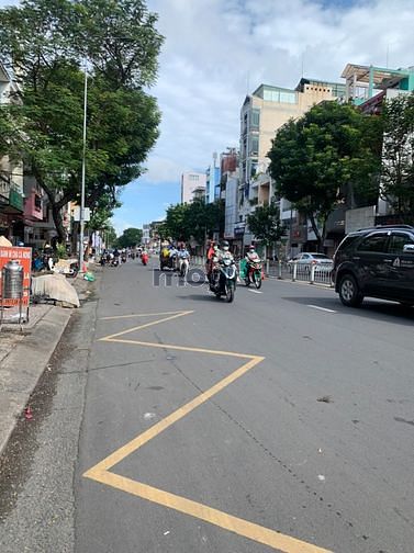 Hình ảnh Cần bán nhà mặt tiền Lê Văn Sỹ Q3