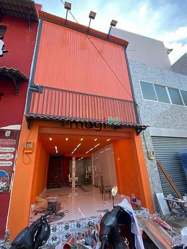 Hình ảnh Nhà mặt tiền Cách Mạng Tháng 8, tân bình - lề rộng