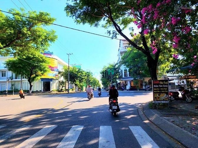 Hình ảnh Đất mặt tiền đường 10m5 Phùng Hưng SẠCH ĐẸP - SÁT BIỂN | 125m2