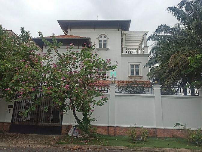 Hình ảnh Biệt thự đường Cộng Hòa. 18m x 25m. Hầm 5 lầu. 65 Tỷ.