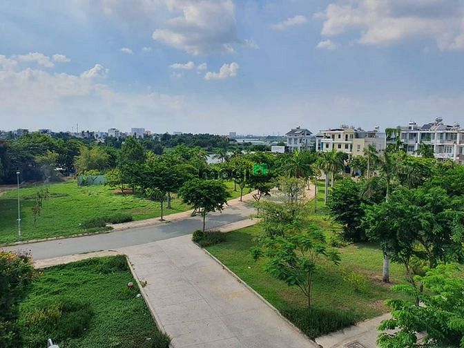Hình ảnh Siêu Phẩm Balcon - Đặng Thùy Trăm - Q.BT