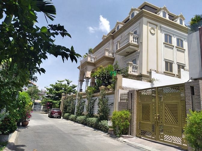 Hình ảnh Biệt thự Mặt tiền Công Xã Paris, Bến Nghé. 18m x 43m.