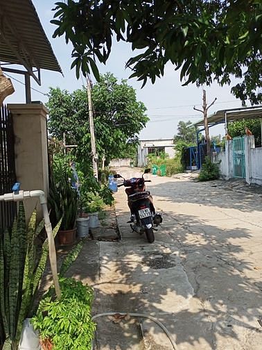 Hình ảnh Bán gấp lô đất 100m2 dân cư đông,  ngay chợ bến lớn, khu 3 Tân định