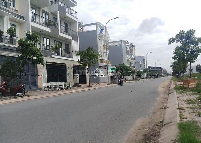 Hình ảnh Bán gấp lô đất bên hông siêu thị CoopMart diện tích 5x21m (105m2)