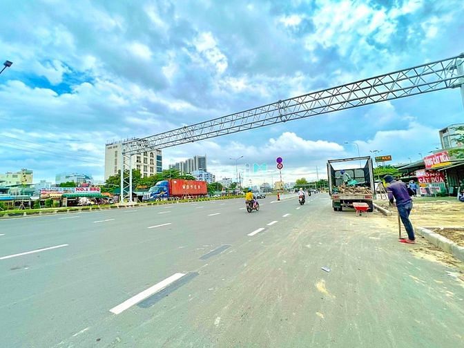 Hình ảnh Mặt TIền Đường Nguyên Văn Linh ,Q7
